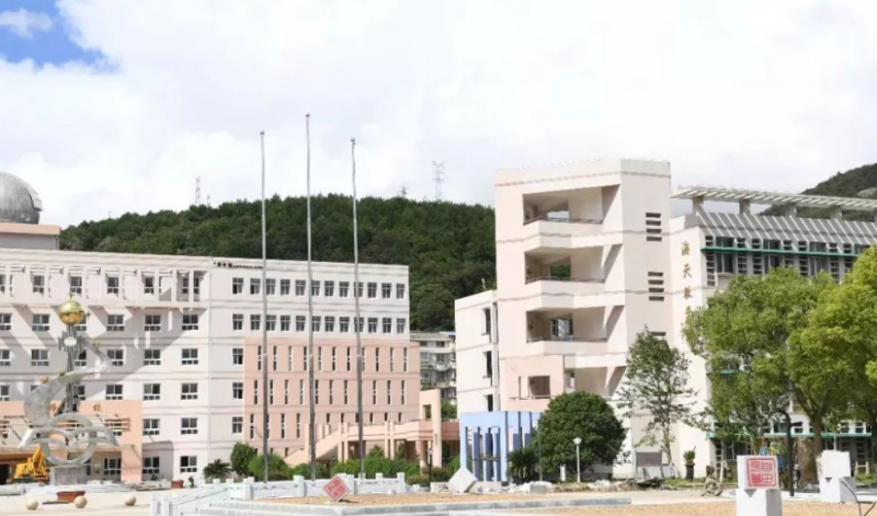 寧波市大榭開發(fā)區(qū)大榭中學(xué)地址，乘車路線