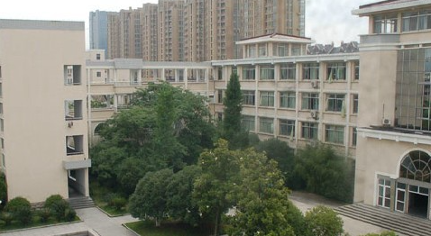寧波濱海學(xué)校地址，乘車路線