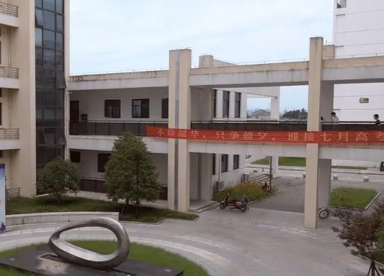 龍港第二高級(jí)中學(xué)怎么樣、好不好