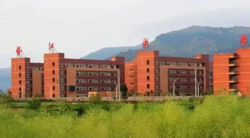 平陽縣鰲江中學(xué)地址，乘車路線