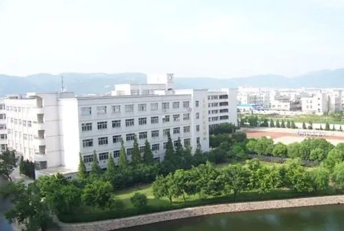 平陽縣新鰲高級中學(xué)怎么樣、好不好