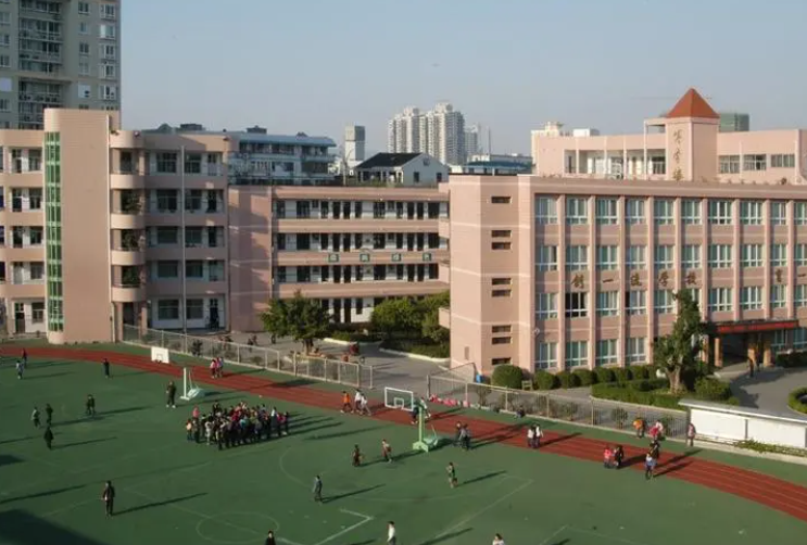 蒼南縣龍港高級(jí)中學(xué)怎么樣、好不好