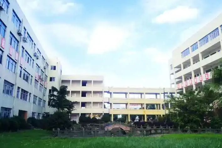 蒼南縣宜山高級中學(xué)地址，乘車路線