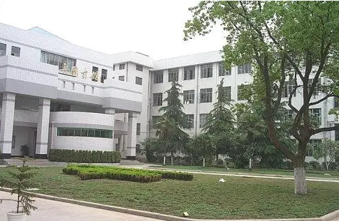 浙江省桐鄉(xiāng)第一中學(xué)地址，乘車路線