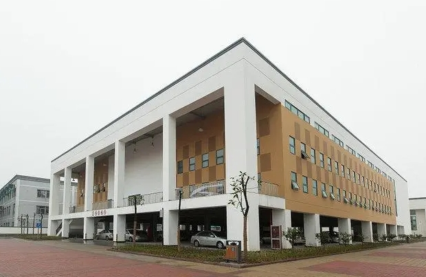 紹興市柯橋區(qū)鑒湖中學地址，乘車路線