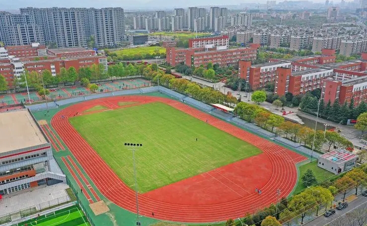 艾青中學(xué)怎么樣、好不好