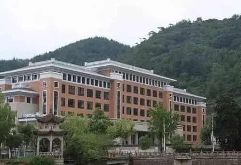浙江省磐安縣第二中學(xué)地址，乘車(chē)路線