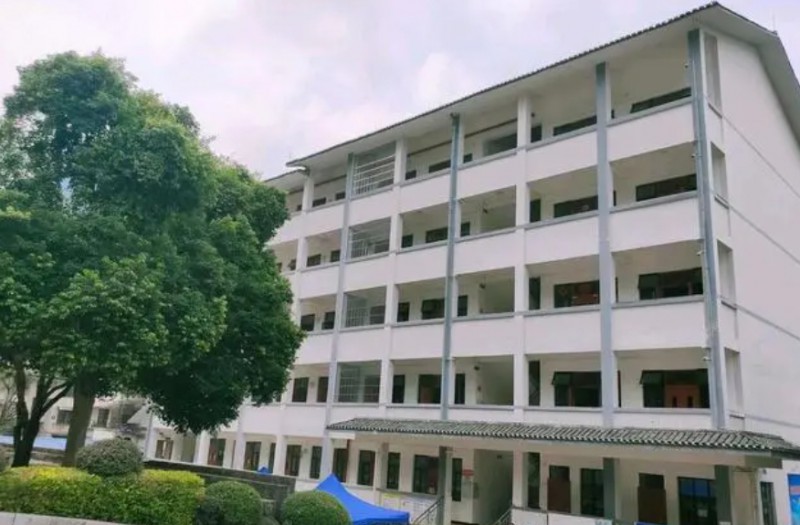 2024陽朔縣中等職業(yè)技術(shù)學(xué)校多少錢 陽朔縣中等職業(yè)技術(shù)學(xué)校各專業(yè)學(xué)費收費標準