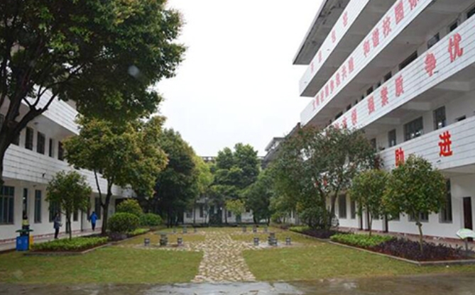 賀州市東南理工職業(yè)技術(shù)學(xué)校怎么樣、好不好