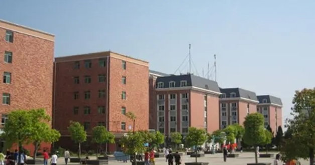 南昌大學(xué)共青學(xué)院是幾本院校 985還是211高校（附重點(diǎn)專業(yè)）