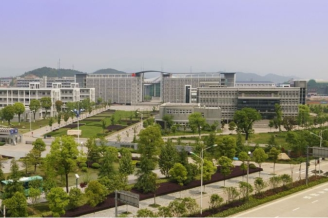 浙江省江山中學(xué)地址，乘車路線