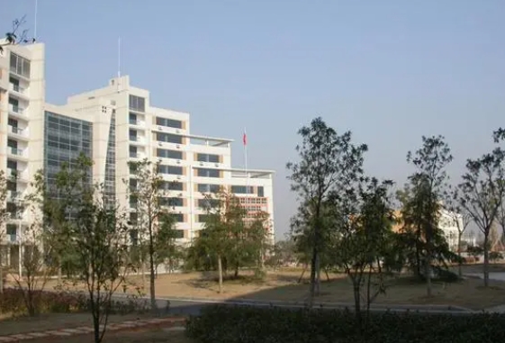 浙江省衢州第三中學地址，乘車路線