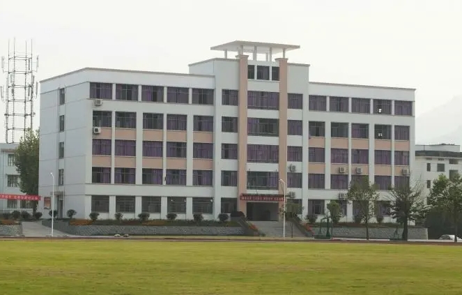 開化華埠中學(xué)地址，乘車路線