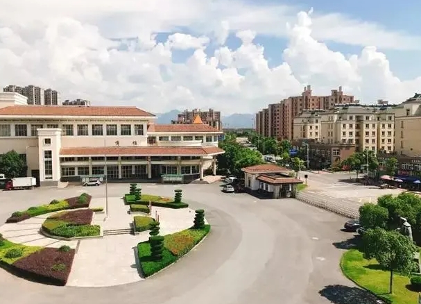 衢江區(qū)大洲中學(xué)地址，乘車路線