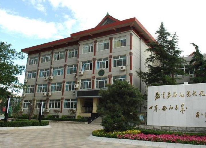 北京景山學(xué)校地址，乘車路線