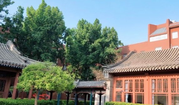 北京市第十三中學(xué)地址，乘車路線