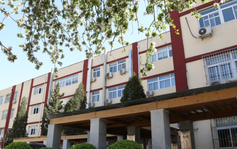 北京化工大學(xué)附屬中學(xué)地址，乘車路線