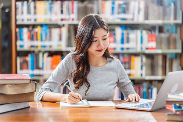 廣州華商學院VS黑龍江中醫(yī)藥大學哪個實力更強？