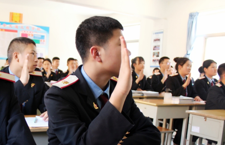 陜西2024年鐵路學校中專升大?？际裁? width=