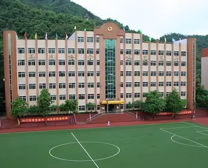 2024重慶市青木關中學校多少錢(學費明細)