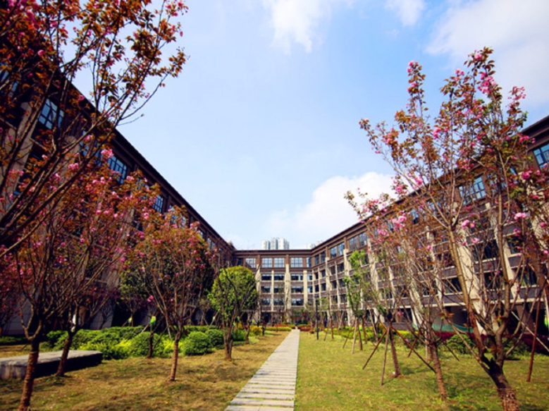 重慶市楊家坪中學地址，乘車路線