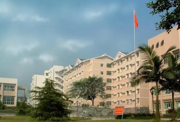 重慶市兼善中學(xué)校地址，乘車路線