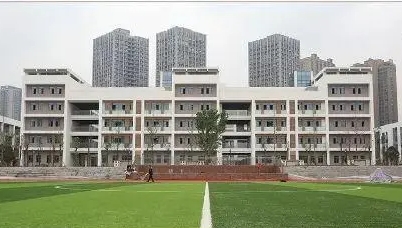 重慶市大學(xué)城第一中學(xué)校地址，乘車路線