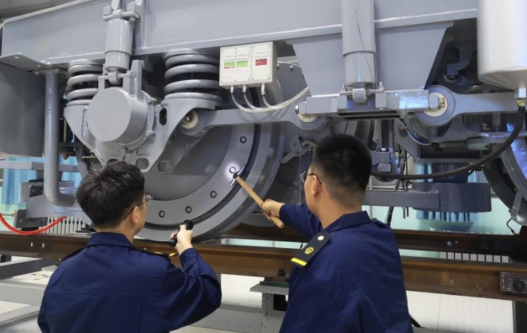 鐵道機(jī)車(chē)運(yùn)用與維護(hù)