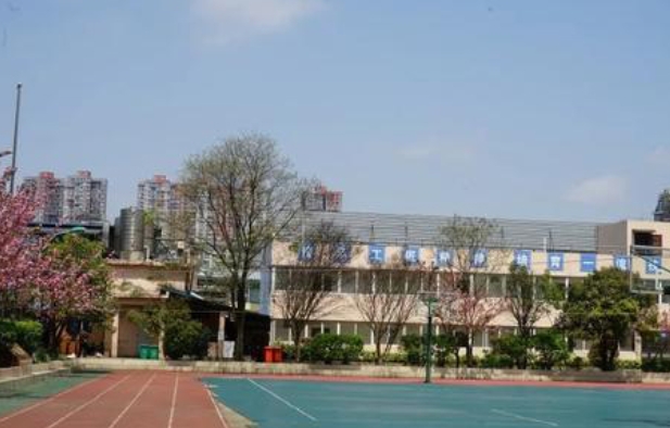 貴州2024年男生讀鐵路學校好嗎