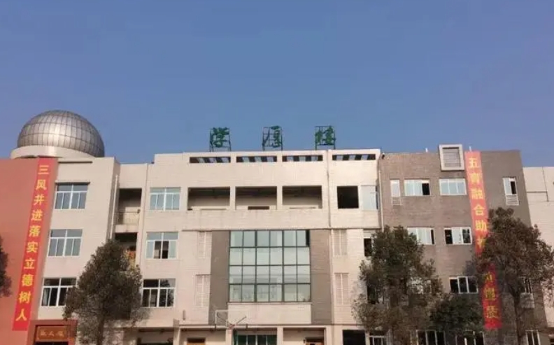 重慶市兩江中學(xué)校地址，乘車路線