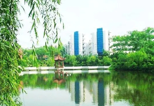 重慶市清華中學校怎么樣、好不好