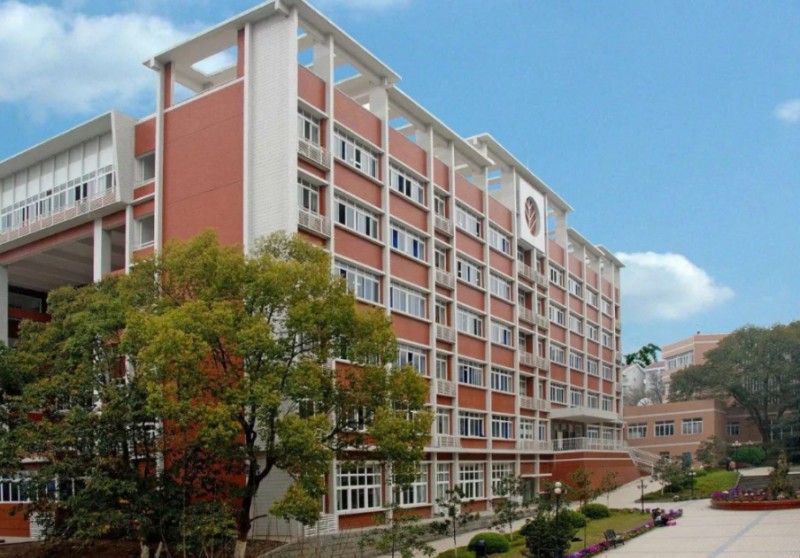 重慶市文理學(xué)院附屬中學(xué)校地址，乘車路線
