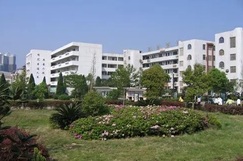 重慶市永榮中學(xué)校地址，乘車路線