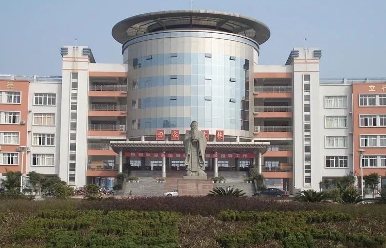 重慶市大足中學(xué)校地址，乘車路線