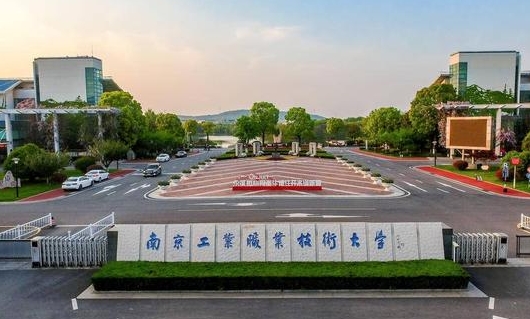 2024江蘇哪些本科大學(xué)招收?？疲亢推胀▽？茖W(xué)校區(qū)別是什么？