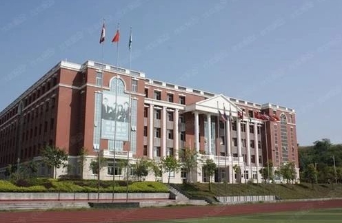 重慶巴渝學(xué)校地址，乘車路線