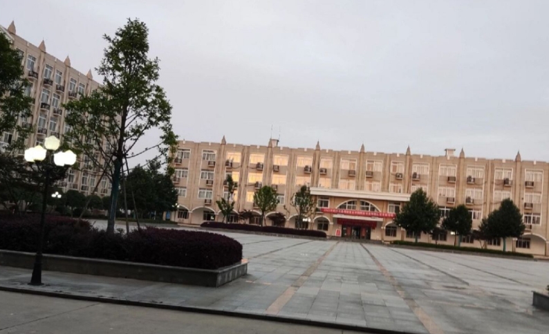 湖北2024年鐵路學(xué)校中專升大?？际裁? width=