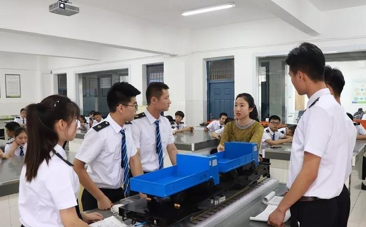 湖南2024年女生讀鐵路學校好嗎