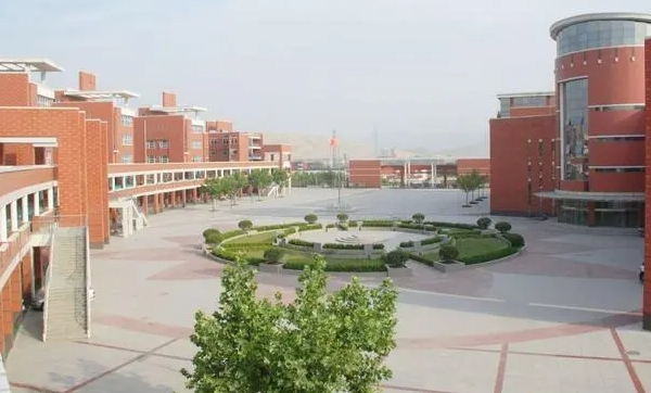 晉州市第一中學(xué)地址，乘車路線