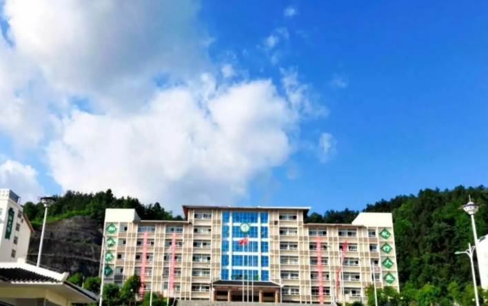 石家莊龍鳳中學(xué)地址，乘車路線