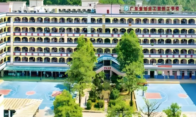 2024廣東省創(chuàng)業(yè)工貿(mào)技工學(xué)校多少錢 廣東省創(chuàng)業(yè)工貿(mào)技工學(xué)校各專業(yè)學(xué)費收費標準