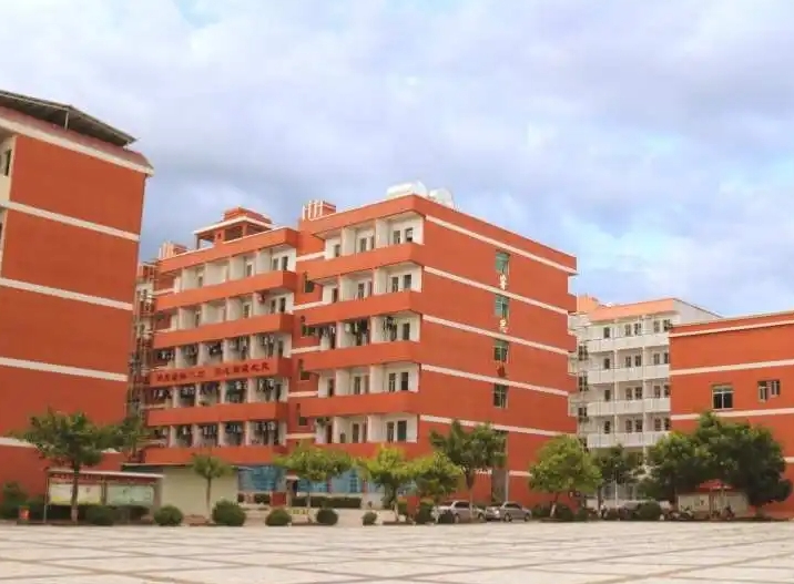 2024唐山市第五中學(xué)多少錢(qián)(學(xué)費(fèi)明細(xì))