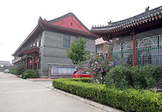 山海關(guān)第一中學(xué)地址，乘車路線
