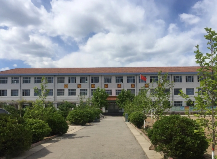 青龍滿族自治縣滿族中學(xué)地址，乘車路線