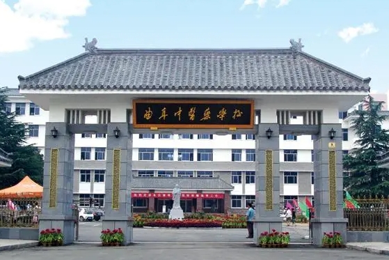 曲阜中醫(yī)藥學(xué)校：濰坊、臨沂工會療休養(yǎng)團來校參觀體驗