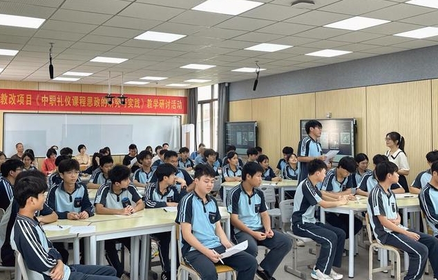 廣西2024年男生讀鐵路學校學什么好