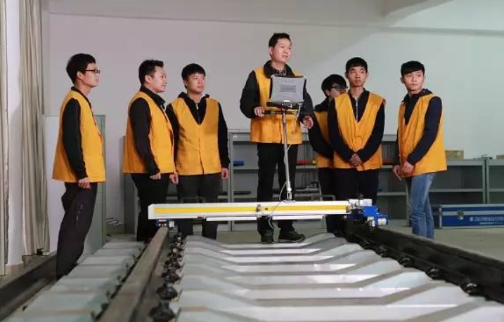河南2024年男生讀鐵路學校學什么好