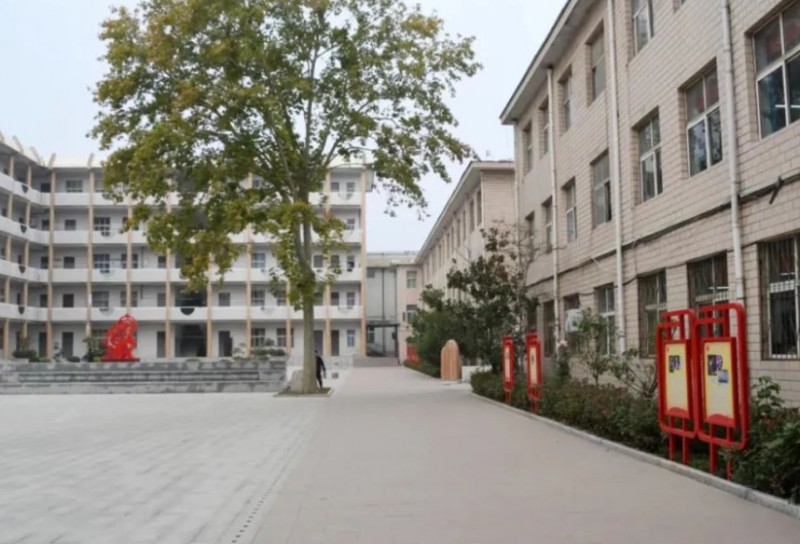 2024峰峰第二中學多少錢(學費明細)