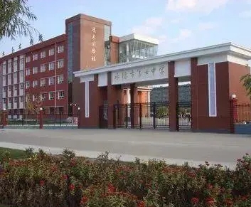 保定三中實(shí)驗(yàn)學(xué)校地址，乘車路線