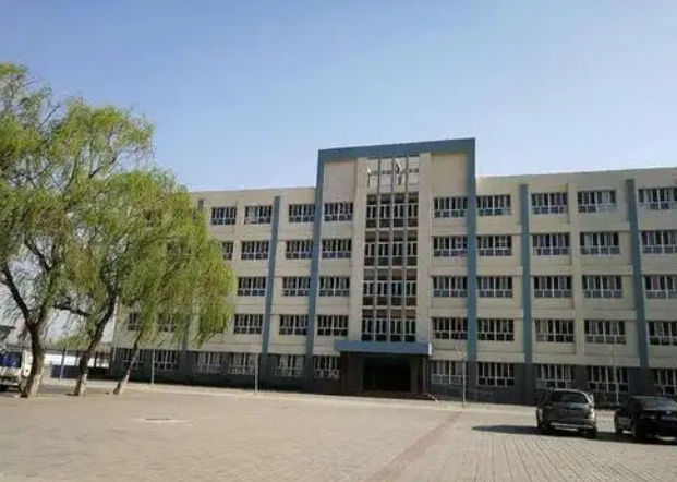 易縣第二中學(xué)地址，乘車路線
